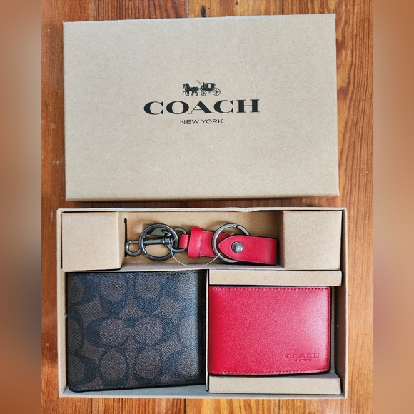 Coach Boxed 3 in 1 wallet gift set! - Picture 1 of 6